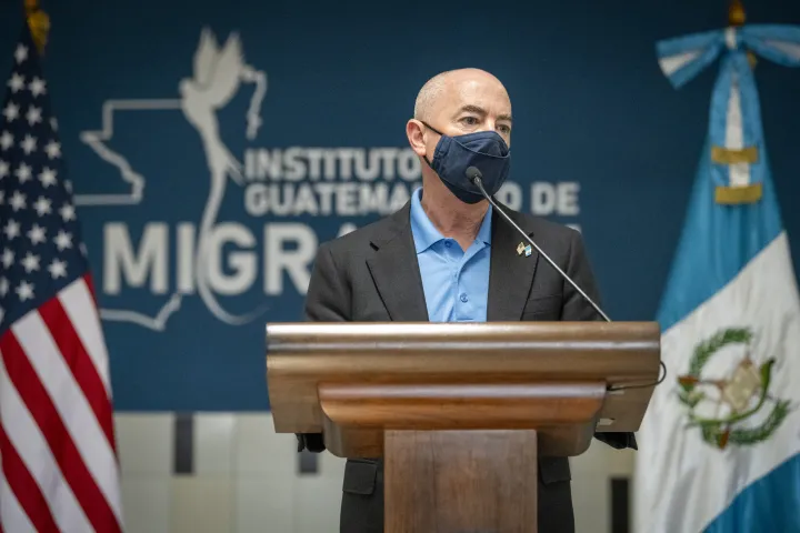 Image: DHS Secretary Alejandro Mayorkas Cuts Ribbon at Migration Center (04)