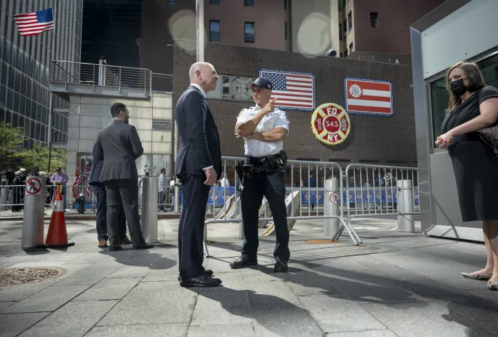 Image: DHS Secretary Alejandro Mayorkas Visits FDNY Firehouse (5)