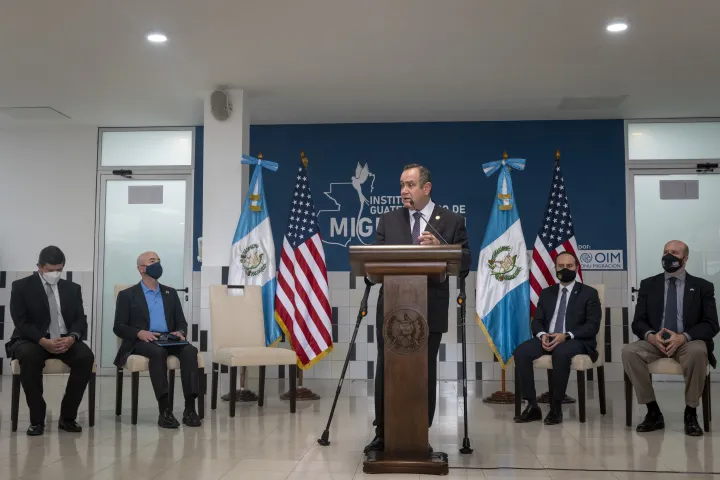 Image: DHS Secretary Alejandro Mayorkas Cuts Ribbon at Migration Center (15)