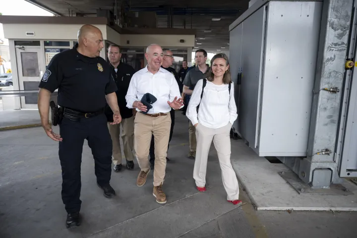 Image: DHS Secretary Alejandro Mayorkas Travels to Brownsville, Texas  (229)