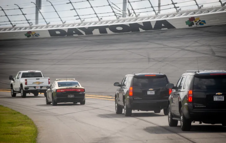Image: Cars Drive Down the Daytona International Speedway