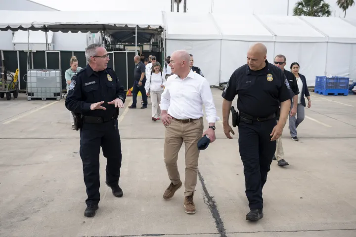 Image: DHS Secretary Alejandro Mayorkas Travels to Brownsville, Texas  (256)