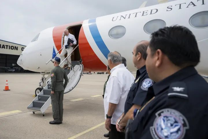 Image: DHS Secretary Alejandro Mayorkas Travels to McAllen, Texas  (002)