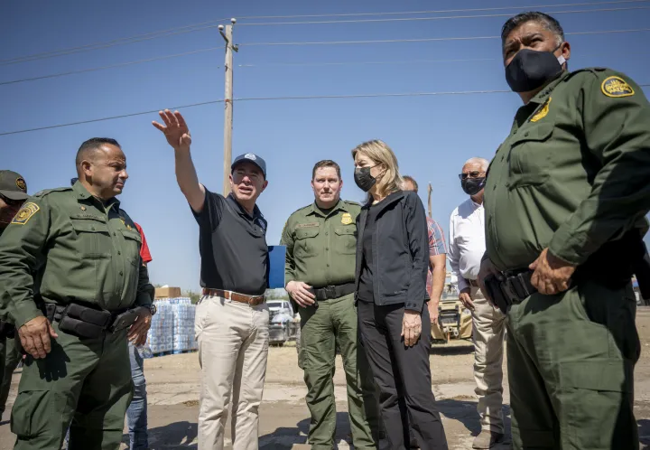 Image: DHS Secretary Alejandro Mayorkas Tours Del Rio International Bridge (9)