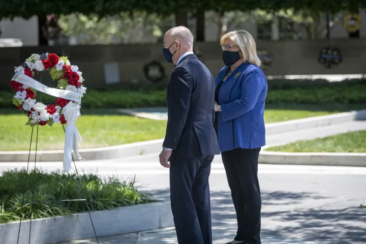 Image: DHS Secretary Alejandro Mayorkas Participates in Wreath Laying at the National Law Enforcement Officer Memorial (09)