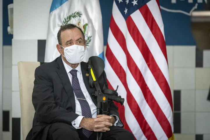 Image: DHS Secretary Alejandro Mayorkas Cuts Ribbon at Migration Center (10)
