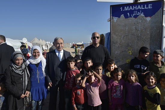 Secretary Johnson visits a Turkish-government run Syrian refugee camp