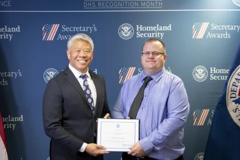 DHS Deputy Secretary John Tien with Valor Award recipient, Robert S. Holmes. 
