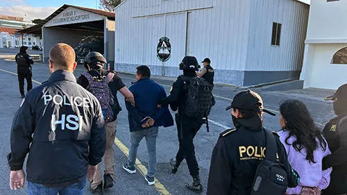 An HSI Special Agent participates in the arrest of 5 Guatemalan linked to a Dec. 9, 2021, mass casualty event involving human trafficking in Chiapas, Mexico.