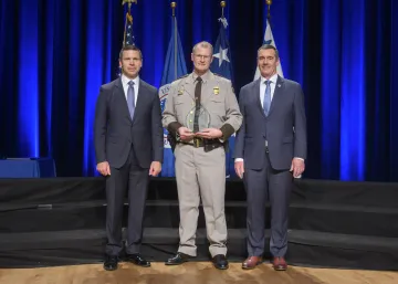 Caption: <p>WASHINGTON (Nov. 6, 2019) Acting Homeland Security Secretary Kevin McAleenan and Acting Deputy DHS Secretary David Pekoski present the Award for Valor to Duane Tedesco at the 2019 Secretary’s Award Ceremony at the Daughters of the American Revolution Constitution Hall. (DHS Photo by Tim D. Godbee/Released)</p>