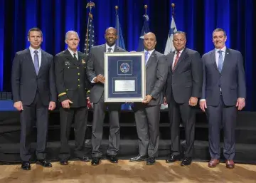 Caption: <p>WASHINGTON (Nov. 6, 2019) Acting Homeland Security Secretary Kevin McAleenan and Acting Deputy DHS Secretary David Pekoski present the Unit Award to the Talent and Employee Acquisition Management Division — Outreach Branch at the 2019 Secretary’s Award Ceremony at the Daughters of the American Revolution Constitution Hall. (DHS Photo by Tim D. Godbee/Released)</p>