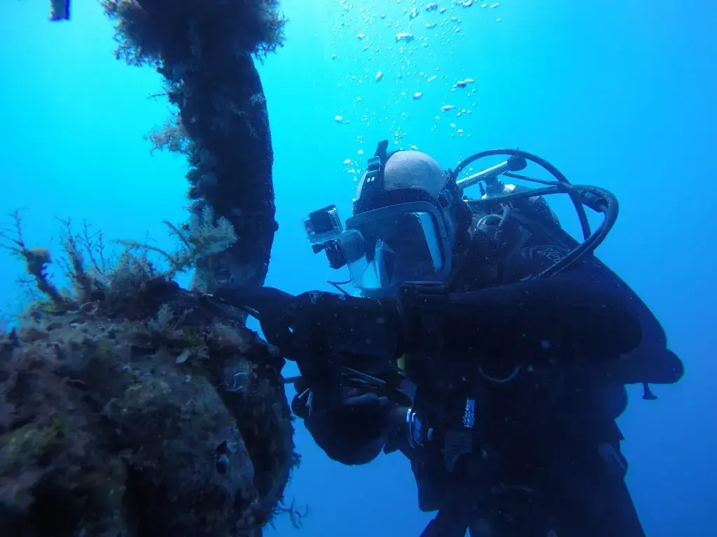 diver working on a bowie underwater.