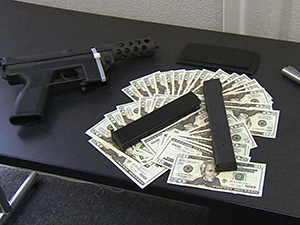 A photograph of guns and money ceased during police operations.